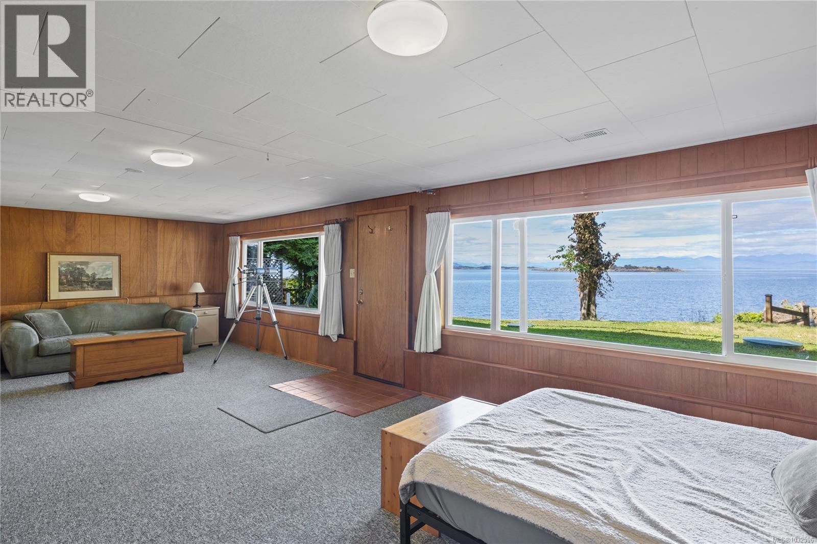 3083 Dolphin Dr - 33