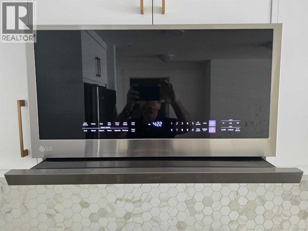 Upgraded LG miscrowave with pull out vent fan