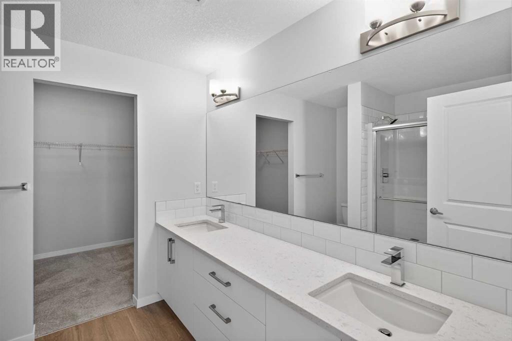 #2403 33 Carringham Gate NW - 24