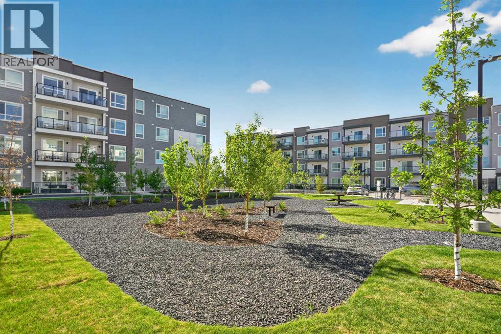 #2403 33 Carringham Gate NW - 35