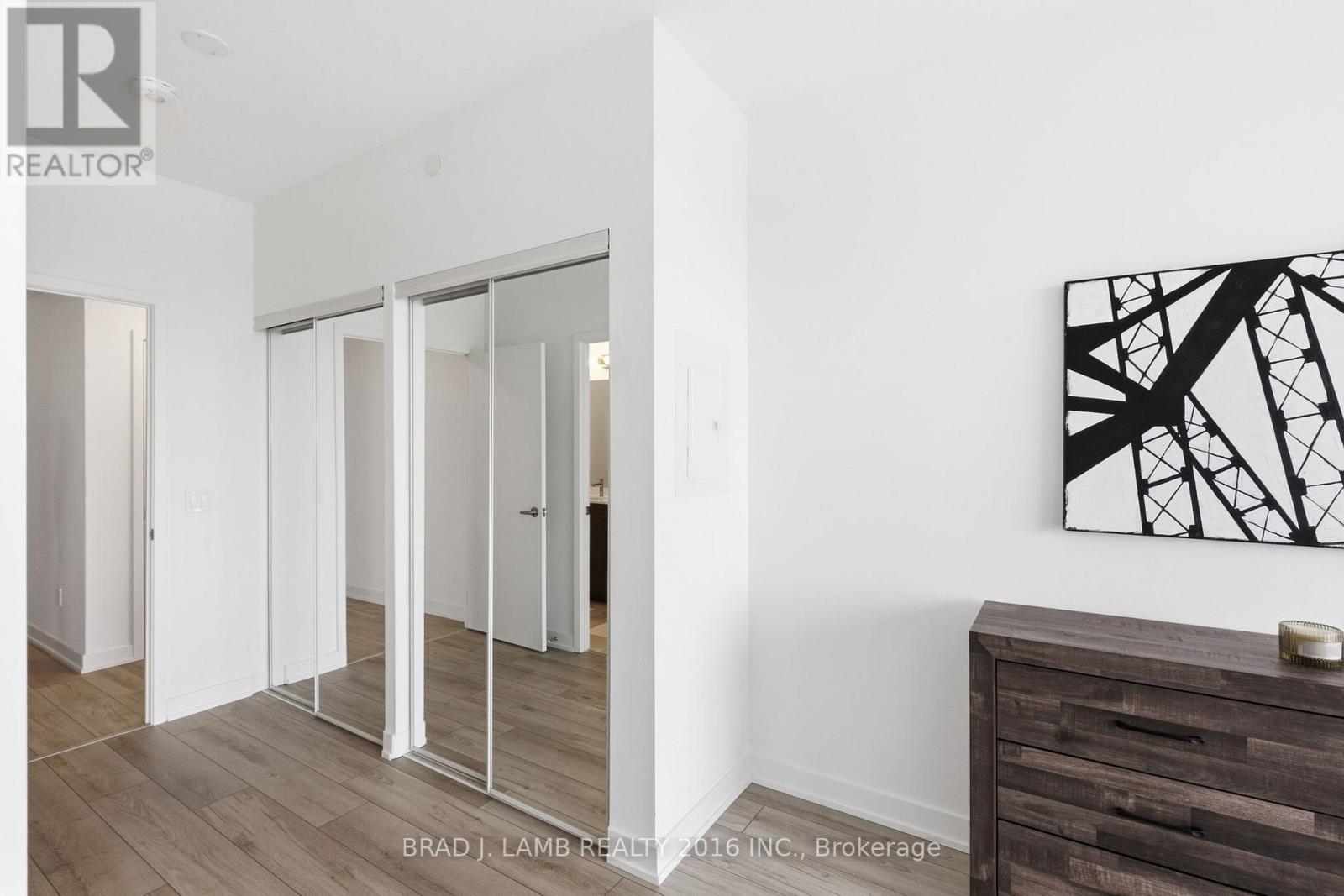 #1204 1035 SOUTHDOWN ROAD - 11
