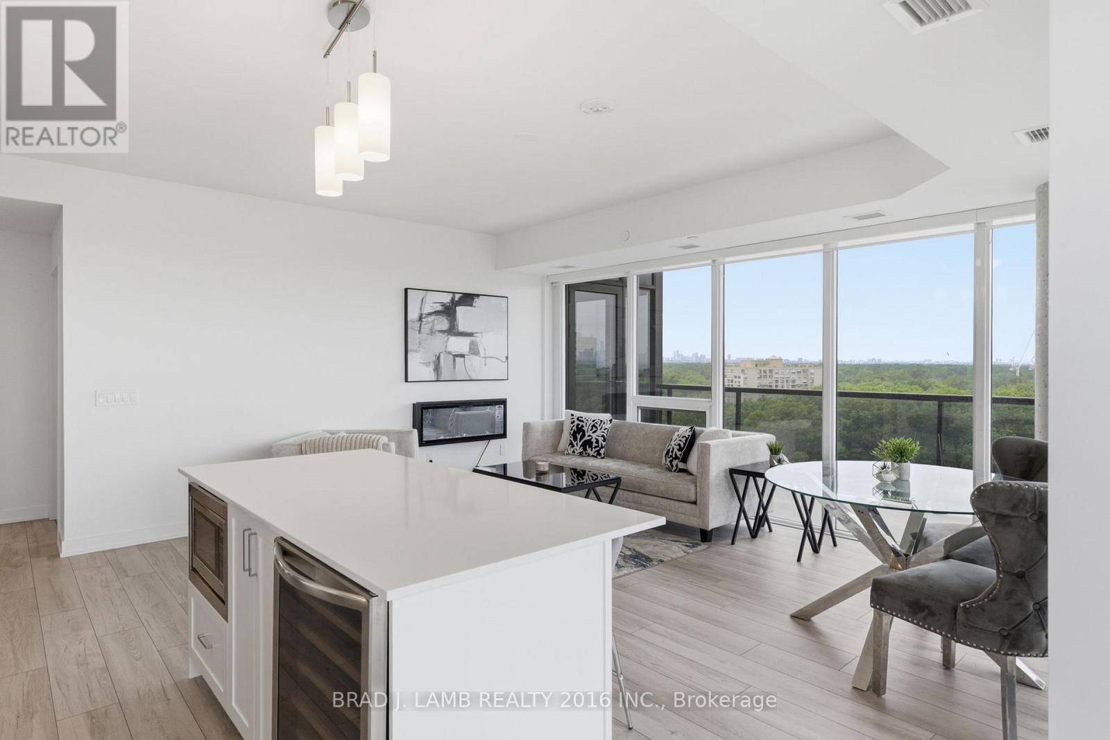 #1204 1035 SOUTHDOWN ROAD - 6