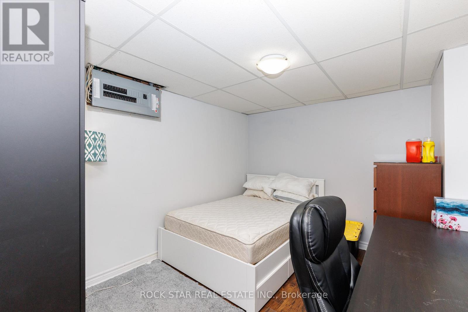 25 WARKDALE DRIVE - 16