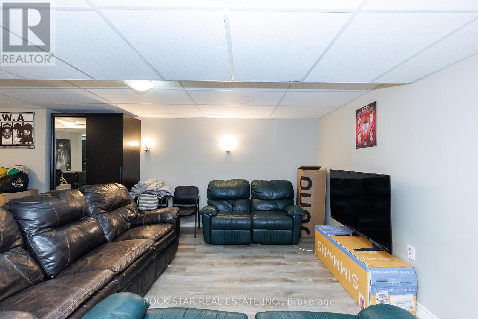 25 WARKDALE DRIVE - 22