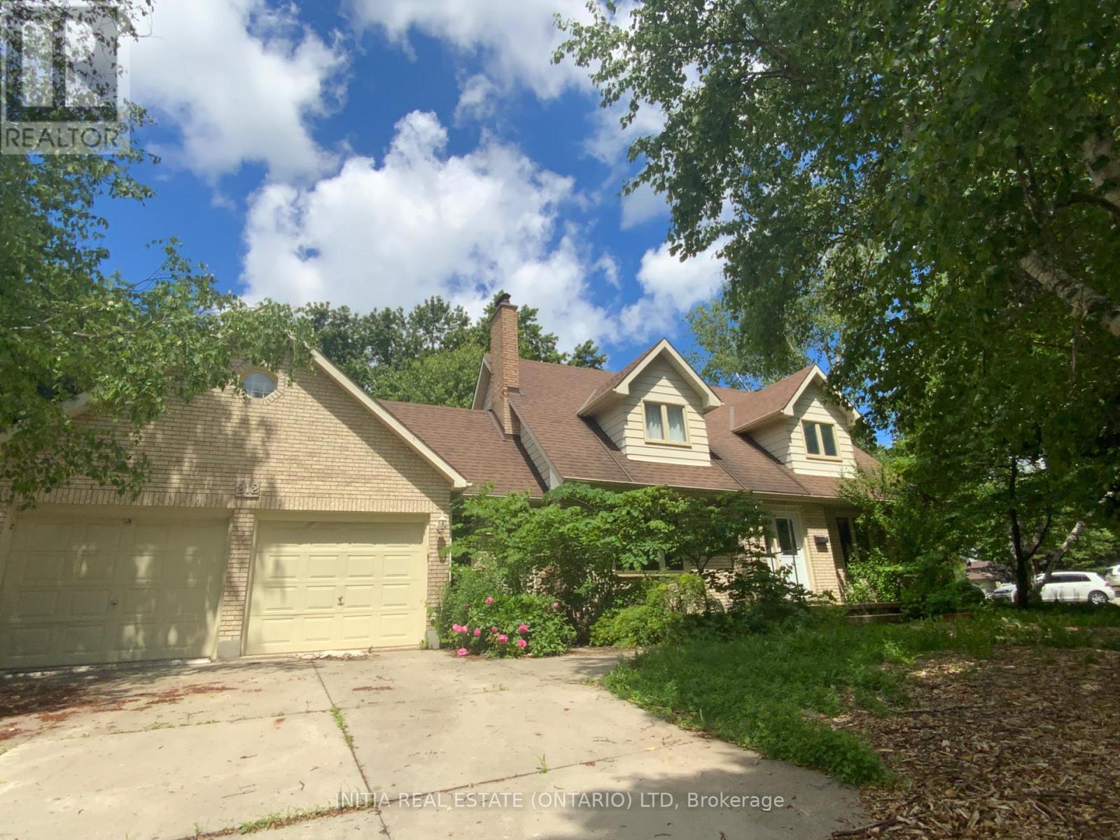 212 CHESHAM PLACE - 1
