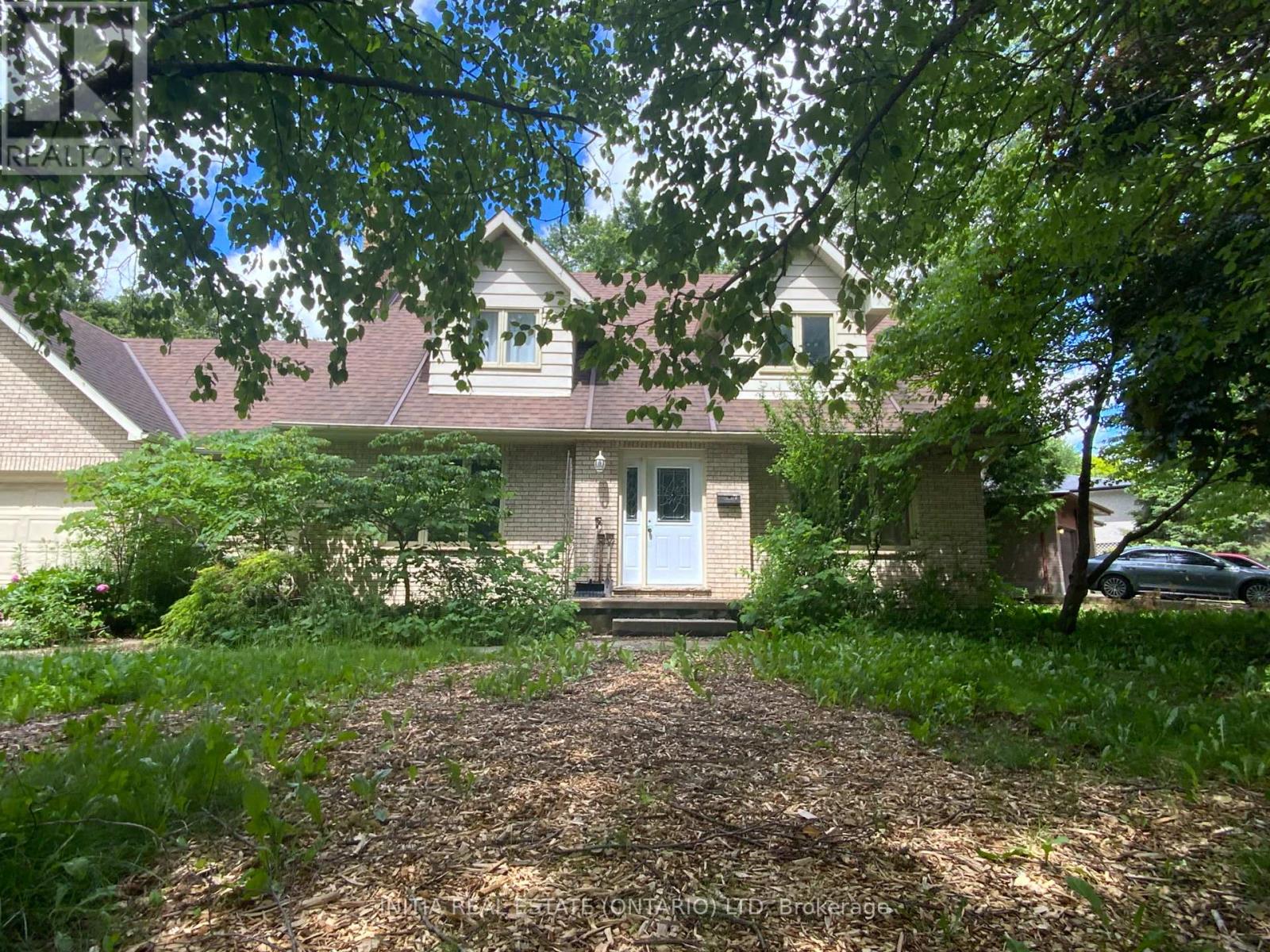 212 CHESHAM PLACE - 2