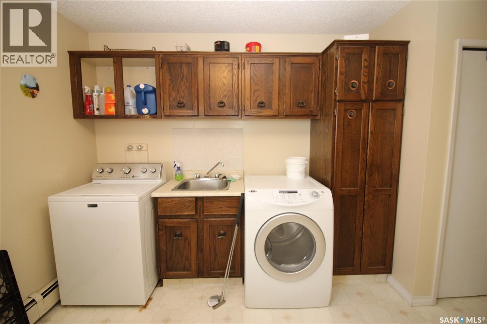 595 9th STREET W - 19