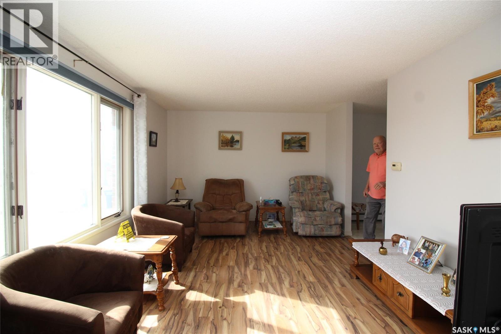 595 9th STREET W - 4