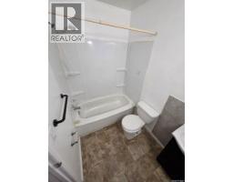 4pc Bathroom - 515 St John Street, Regina, SK S4R1R6 Photo 11