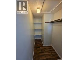 Living room - 515 St John Street, Regina, SK S4R1R6 Photo 8