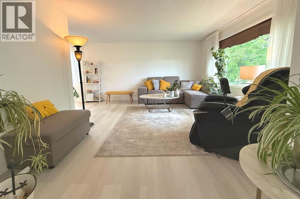 4720 52 Avenue - photo 4