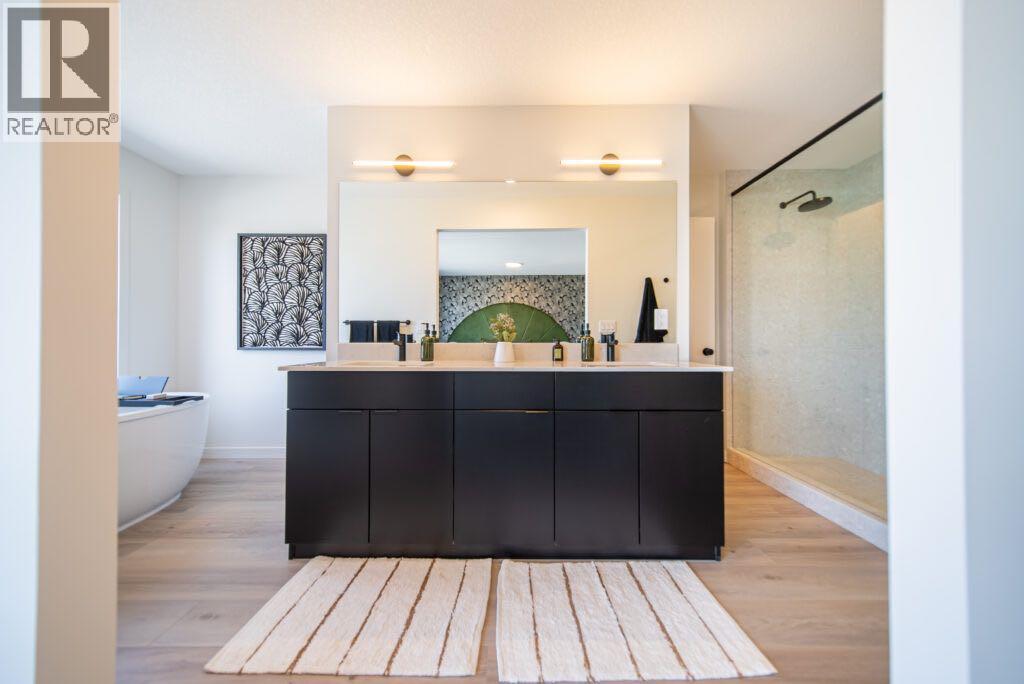 *Photos are representative of a similar model. Colours, finishes, fixtures, and layout specifications may vary. Area size was calculated by applying the RMS to the blueprints provided by the builder.*