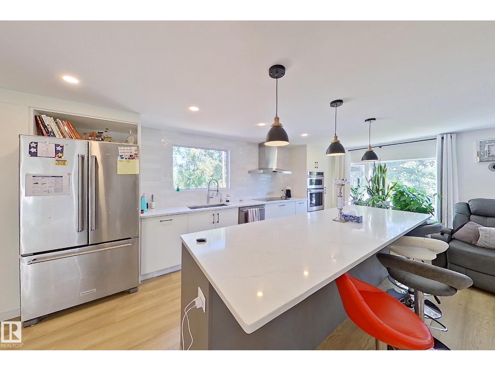3054 28 AV SW — photo 29