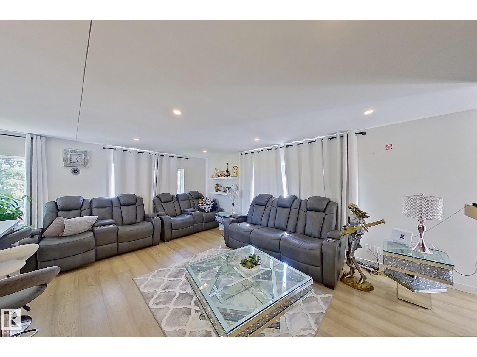 3054 28 AV SW — photo 30