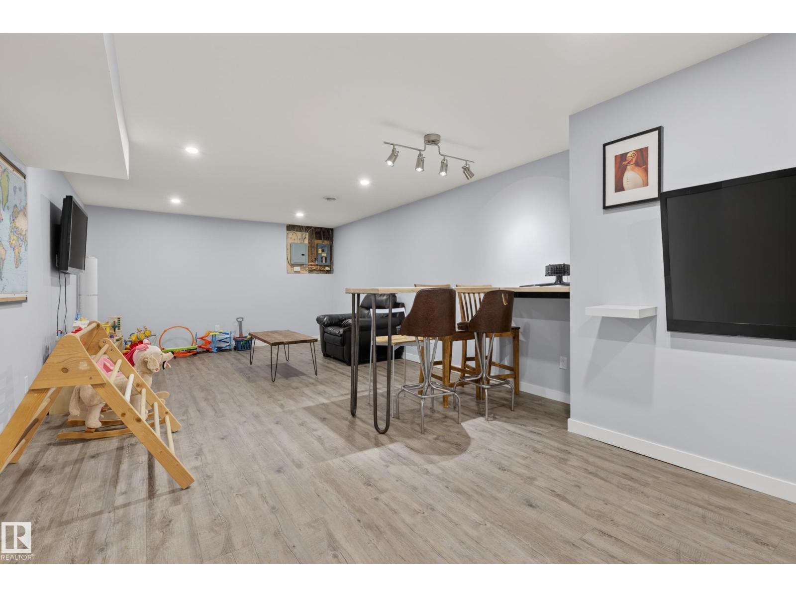 2 CRANE RD — photo 22
