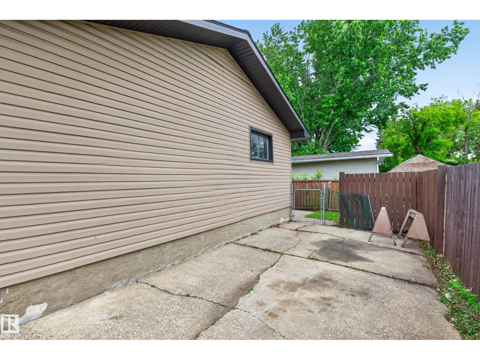 2 CRANE RD — photo 36