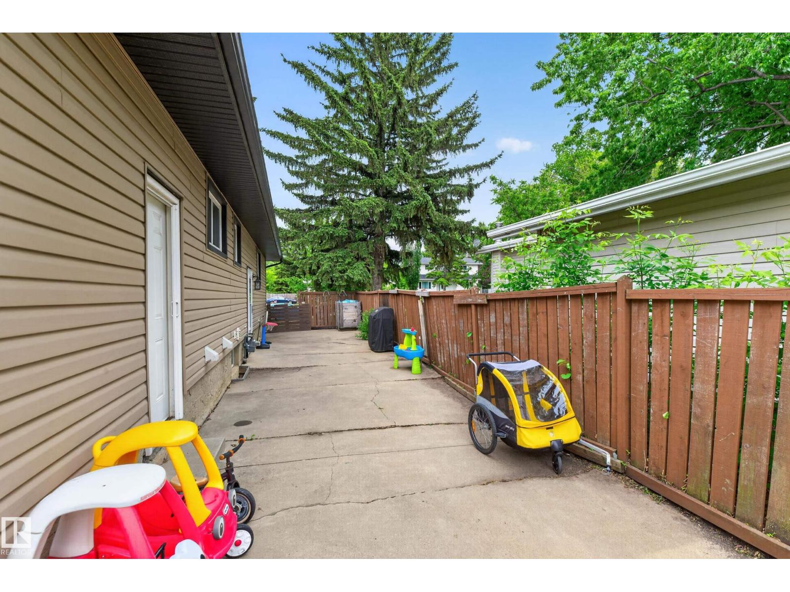 2 CRANE RD — photo 37