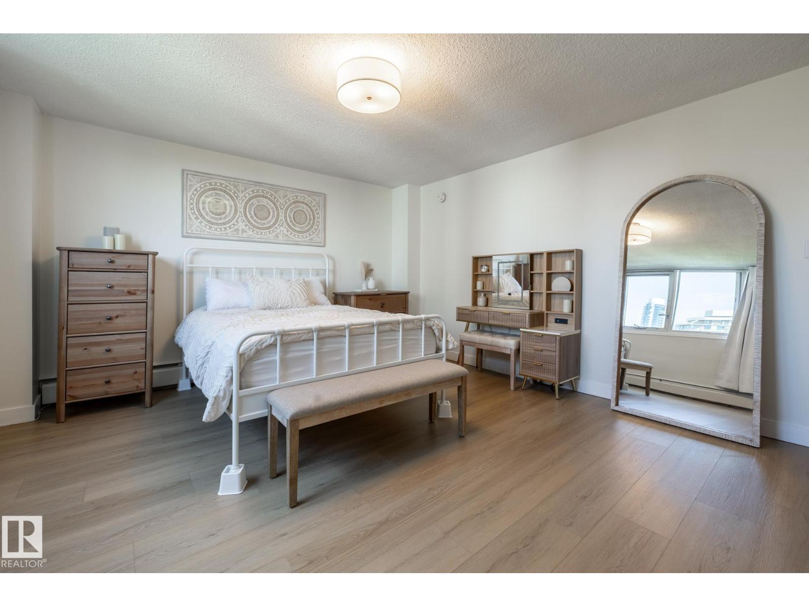 #807 10011 116 ST NW - 22
