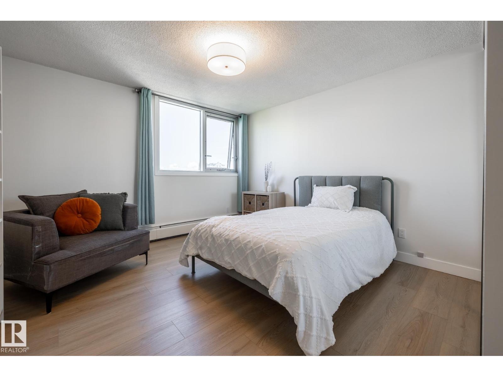 #807 10011 116 ST NW - 26