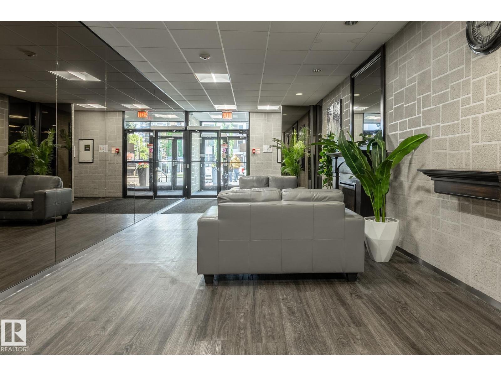 #807 10011 116 ST NW - 47