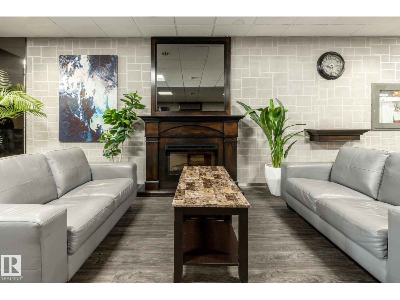 #807 10011 116 ST NW - 49