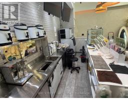 7 - 24 Wellesley Street W, Toronto, ON M4Y2X6 Photo 6
