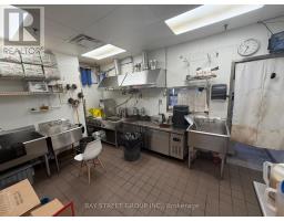 7 - 24 Wellesley Street W, Toronto, ON M4Y2X6 Photo 7