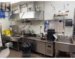 7 - 24 Wellesley Street W, Toronto, ON M4Y2X6 Photo 8