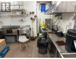 7 - 24 Wellesley Street W, Toronto, ON M4Y2X6 Photo 9