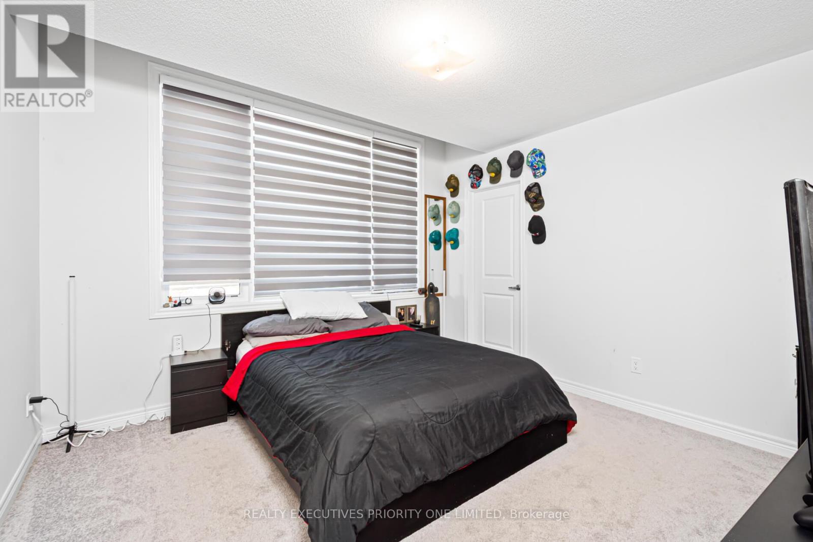 30 SAM BATTAGLIA CRESCENT - 16