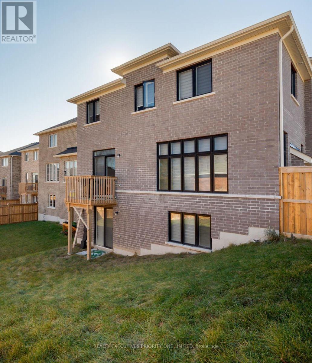 30 SAM BATTAGLIA CRESCENT - 24