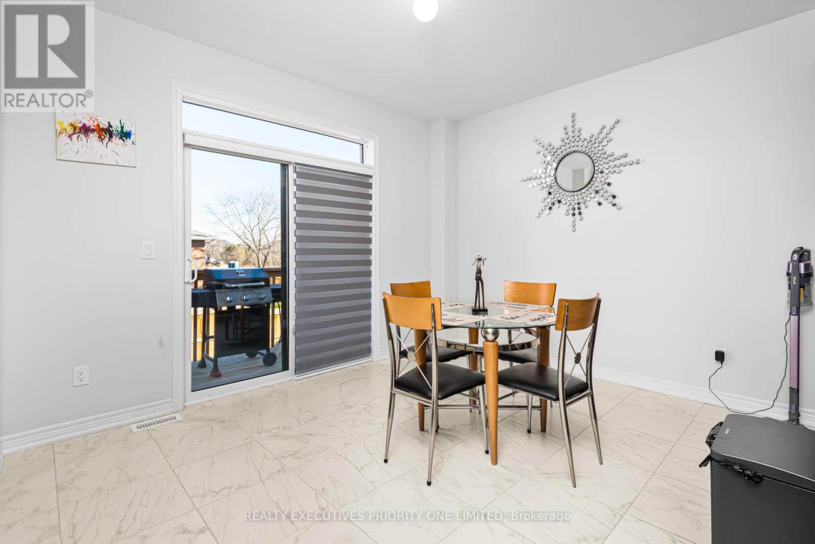 30 SAM BATTAGLIA CRESCENT - 9