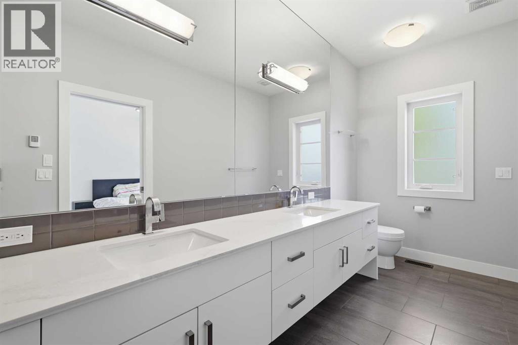 2124 32 Avenue SW - 18