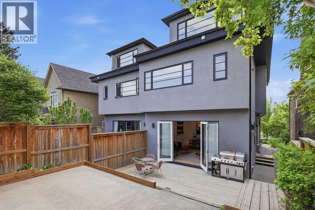 2124 32 Avenue SW - 32