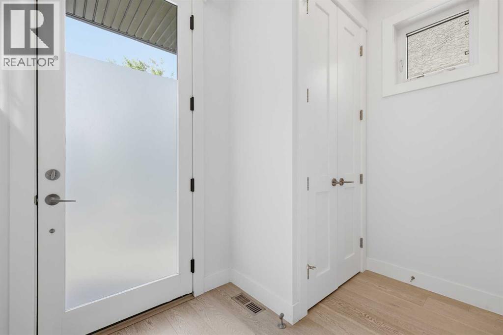 2124 32 Avenue SW - 12