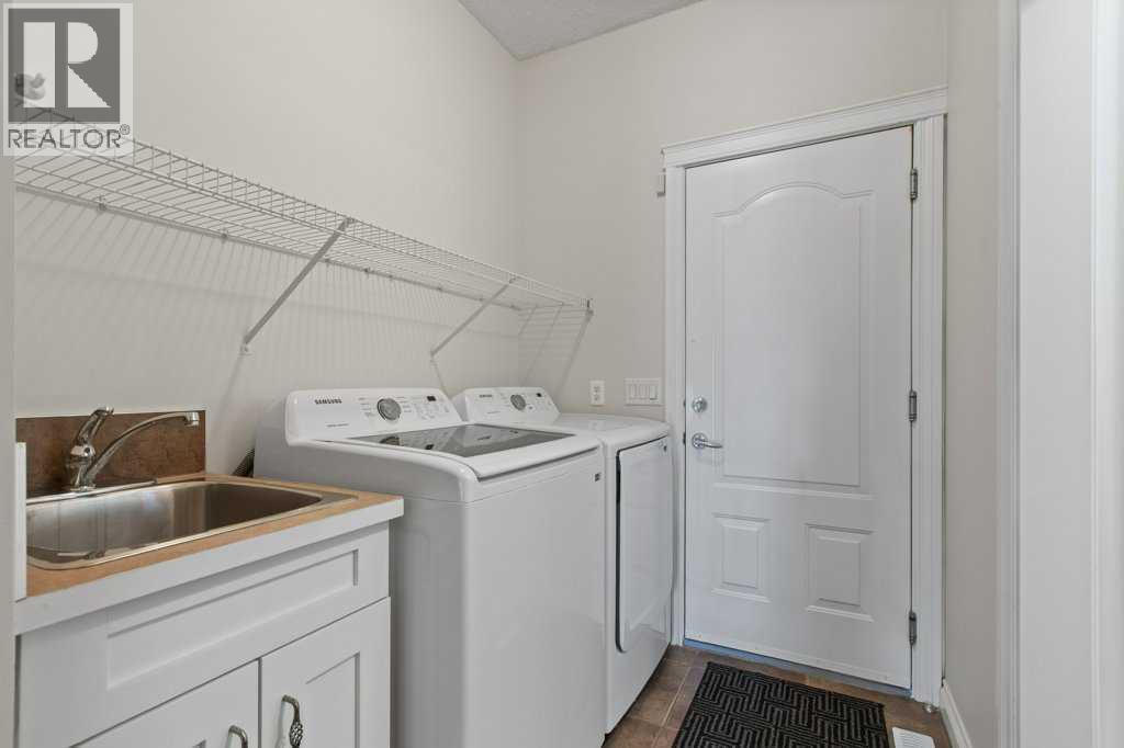 1724 High Park Boulevard NW — photo 31