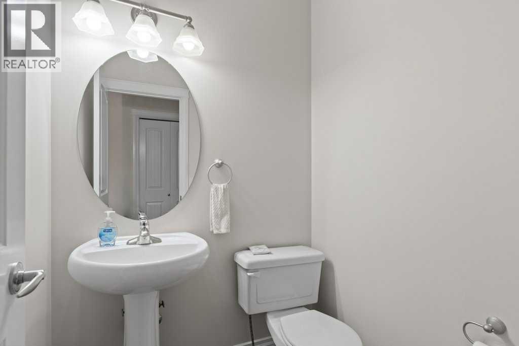 1724 High Park Boulevard NW — photo 32