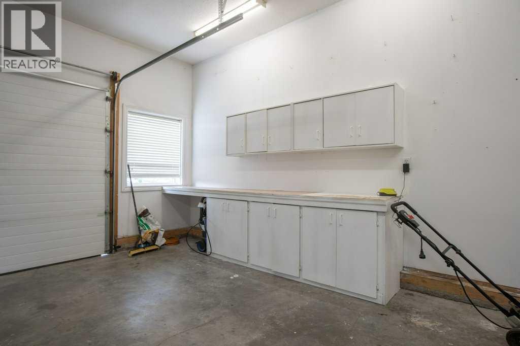 1724 High Park Boulevard NW — photo 38