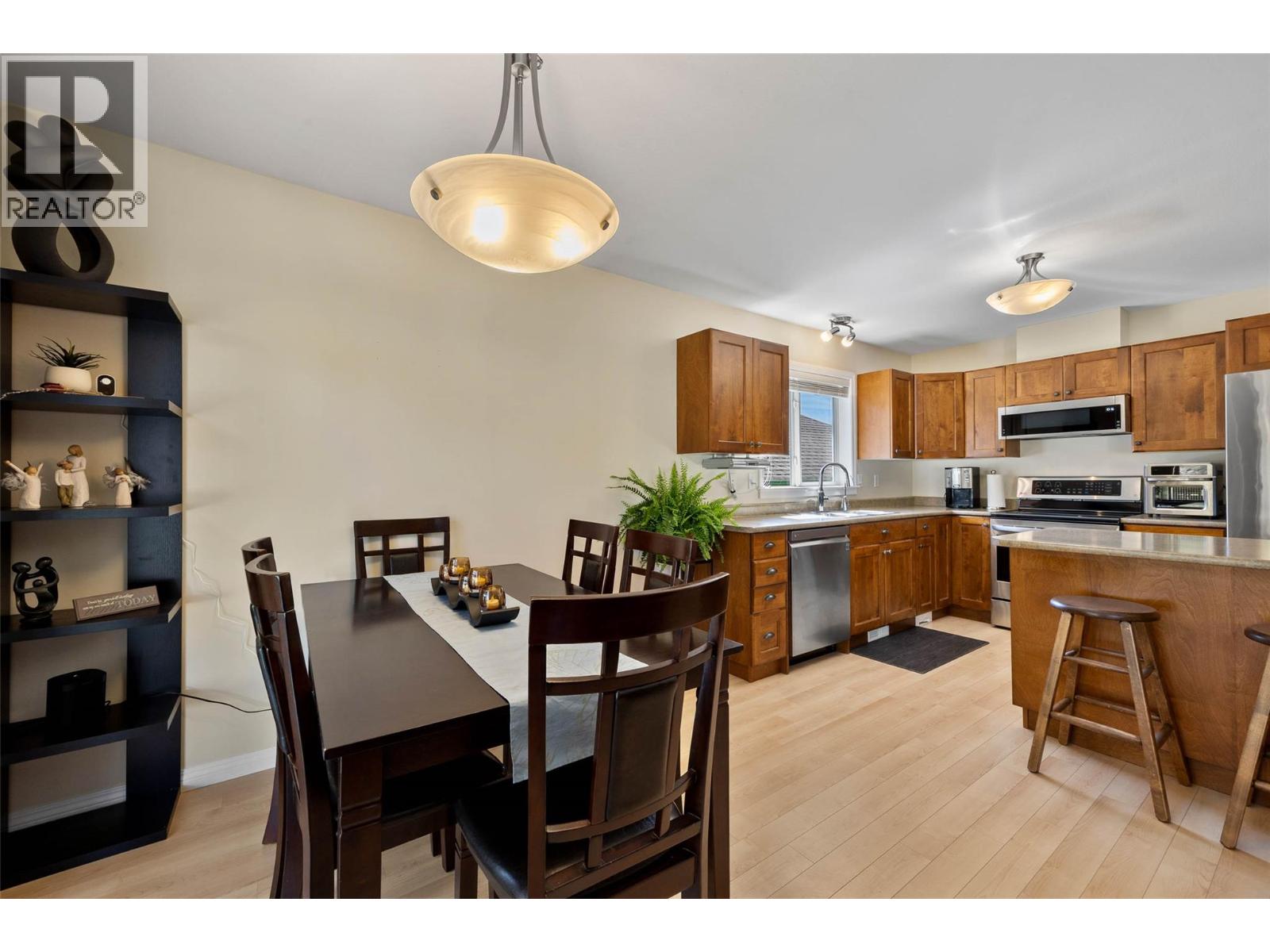 #32 1940 HILLSIDE Drive - 11