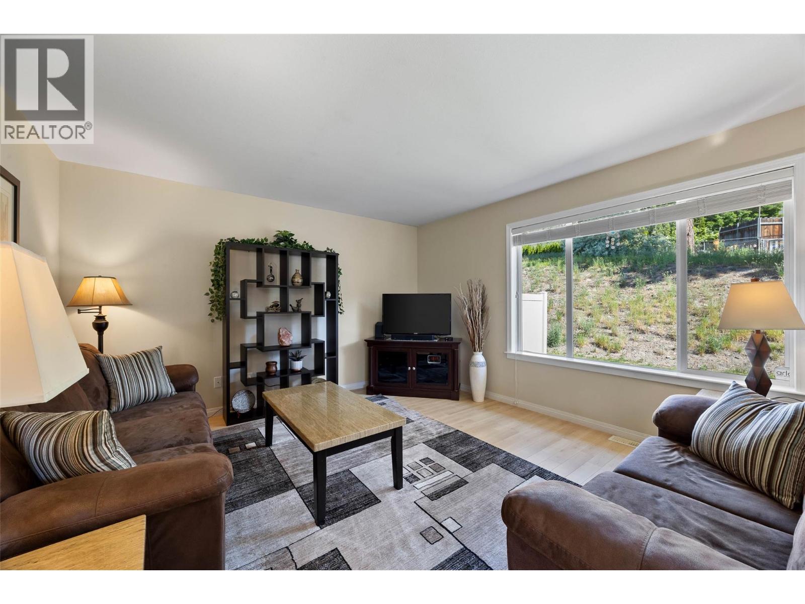 #32 1940 HILLSIDE Drive - 12