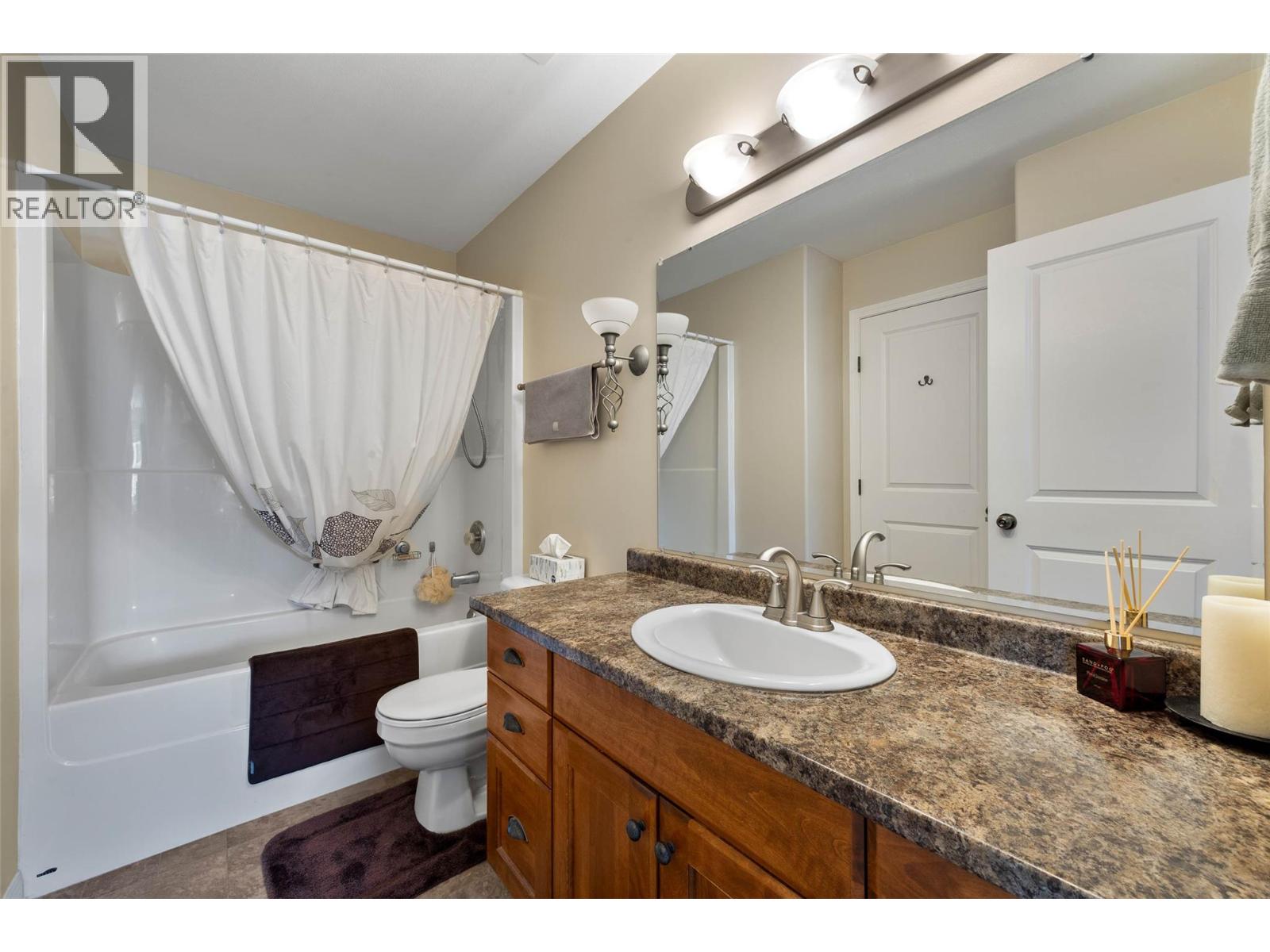 #32 1940 HILLSIDE Drive - 18