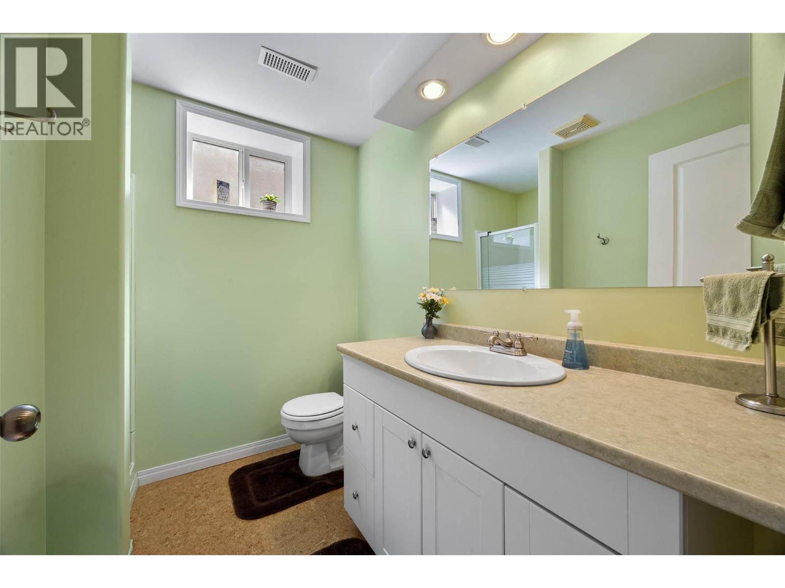 #32 1940 HILLSIDE Drive - 21