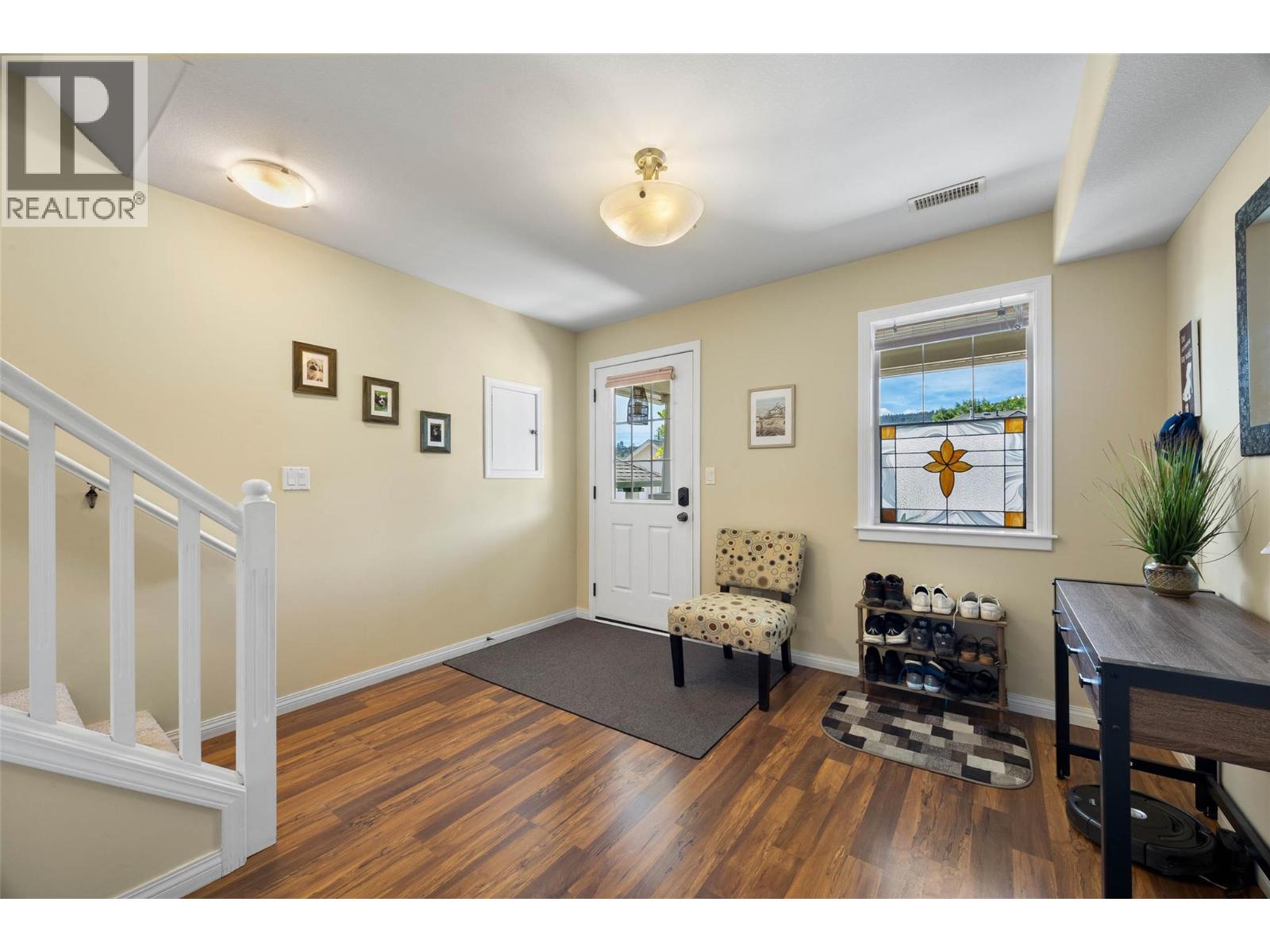 #32 1940 HILLSIDE Drive - 33
