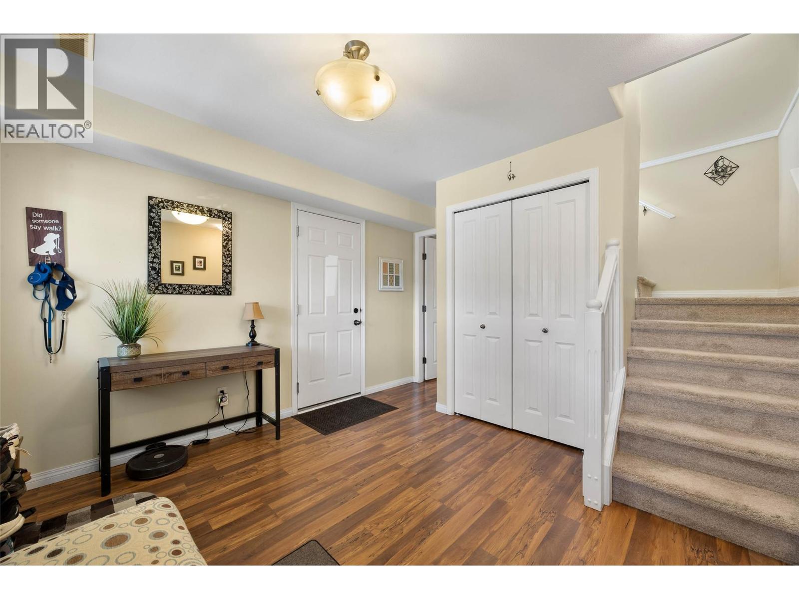 #32 1940 HILLSIDE Drive - 34