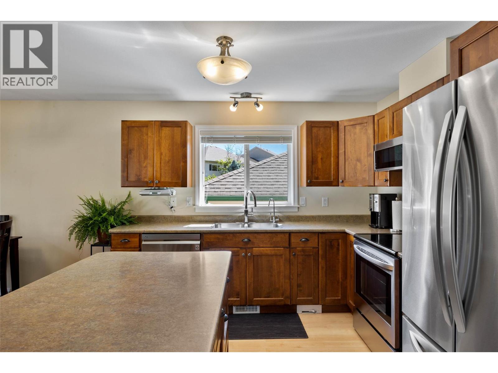 #32 1940 HILLSIDE Drive - 5