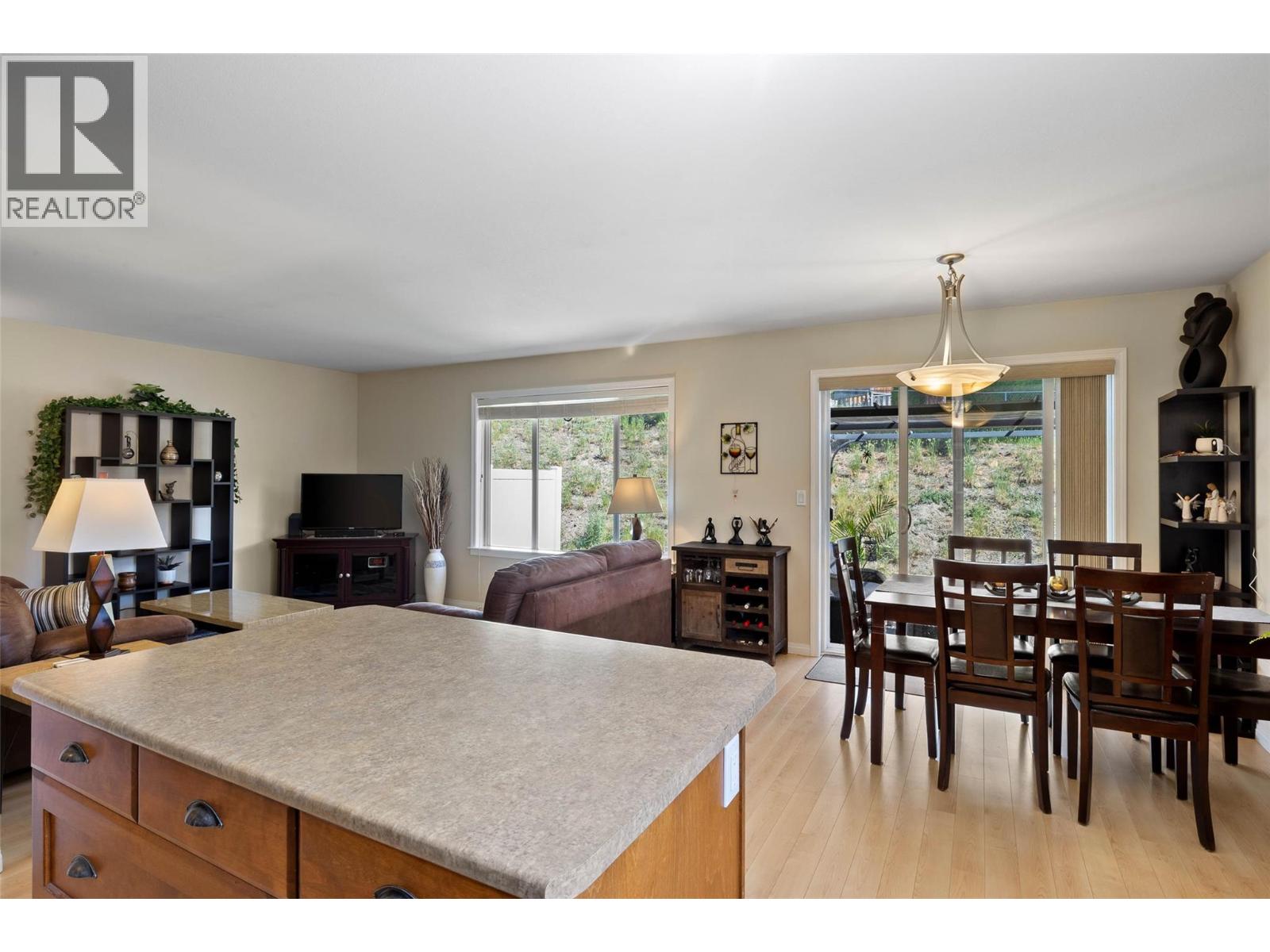 #32 1940 HILLSIDE Drive - 6