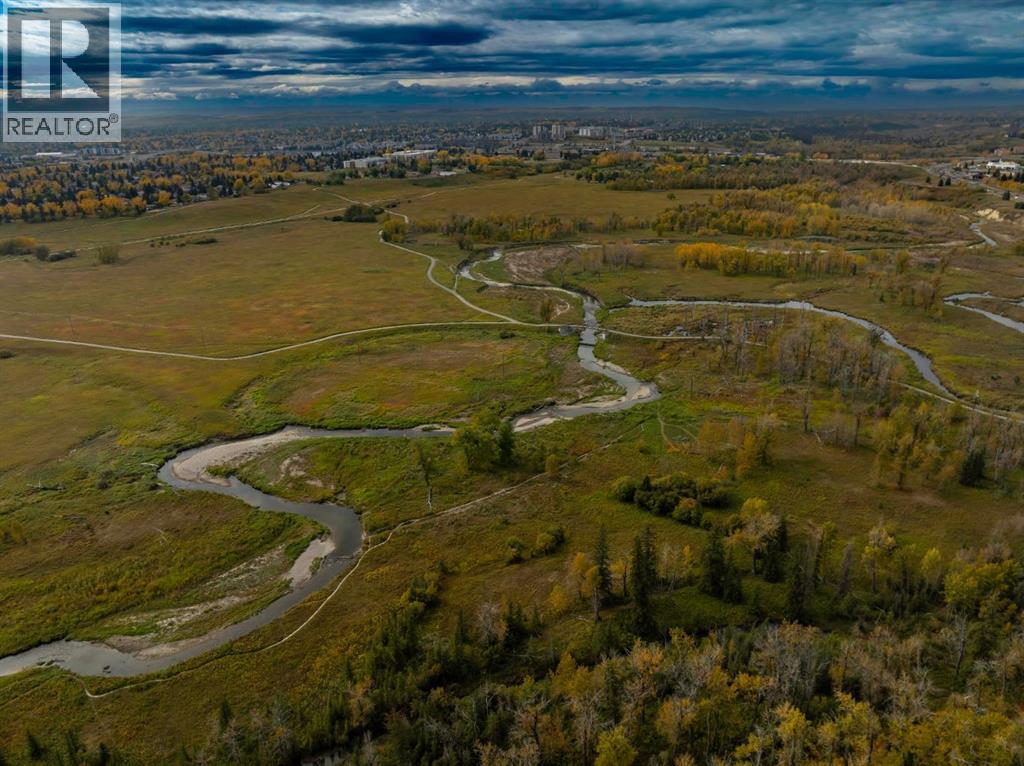 Fish Creek Park 2 min walk