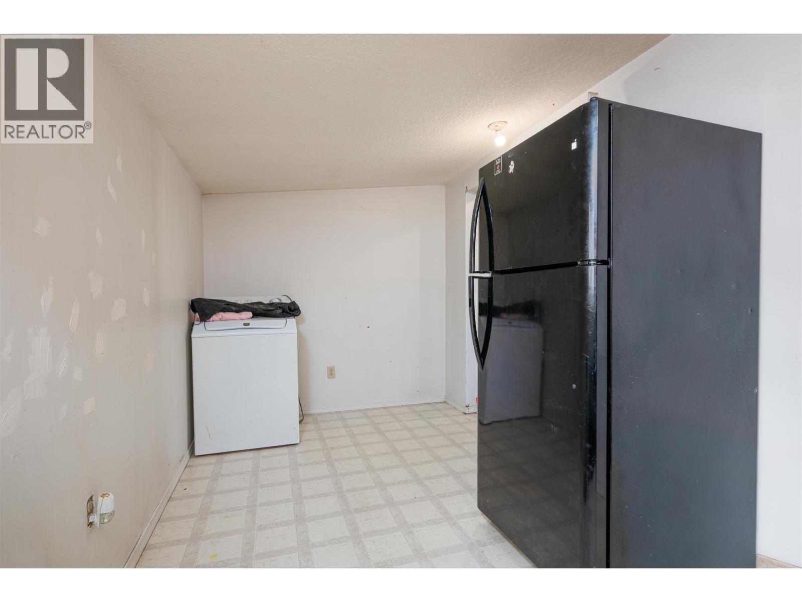 Photo 15 of 32 — 104 3730 LANSDOWNE ROAD · Prince George, BC