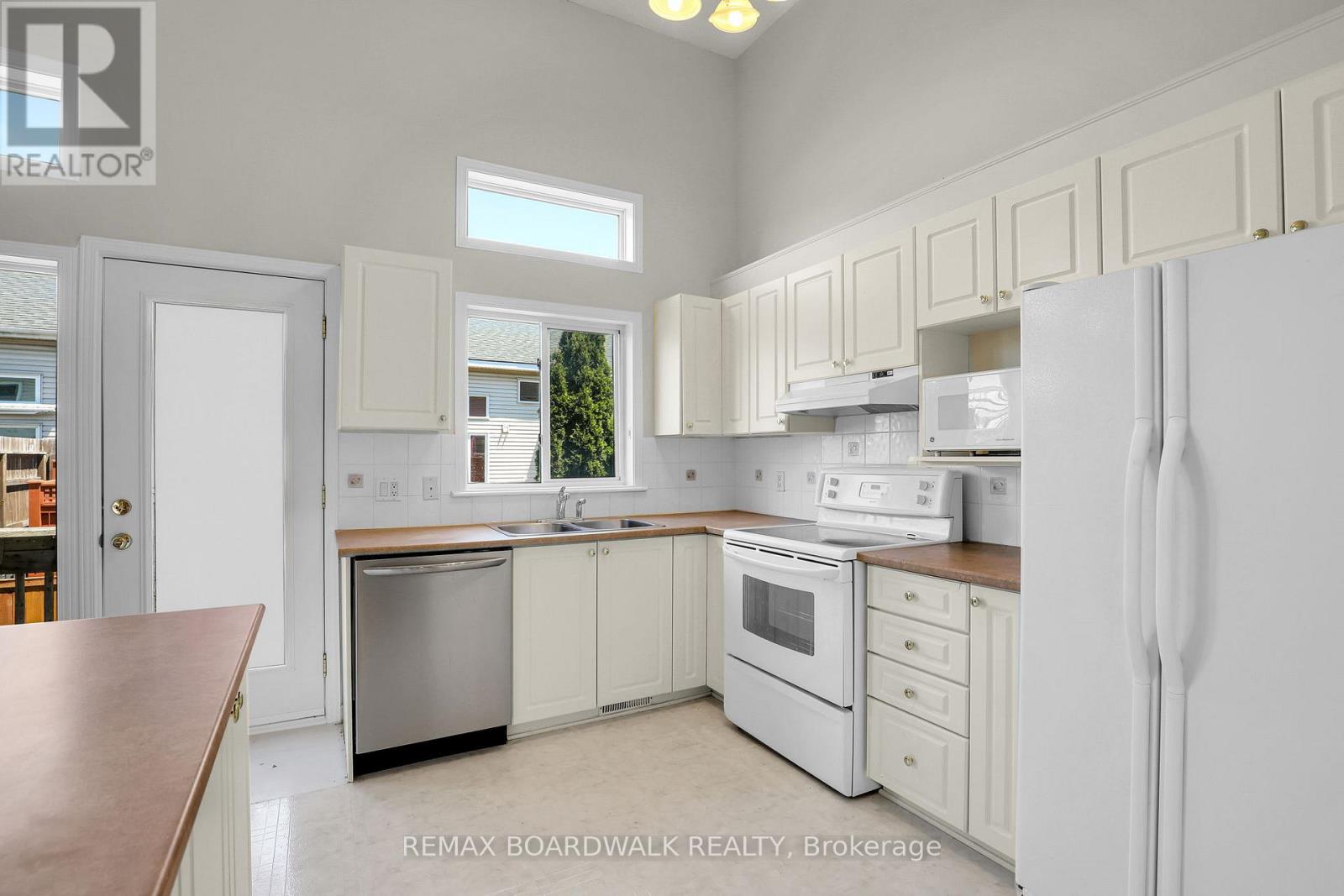 5 MAPLE PARK PRIVATE - 16