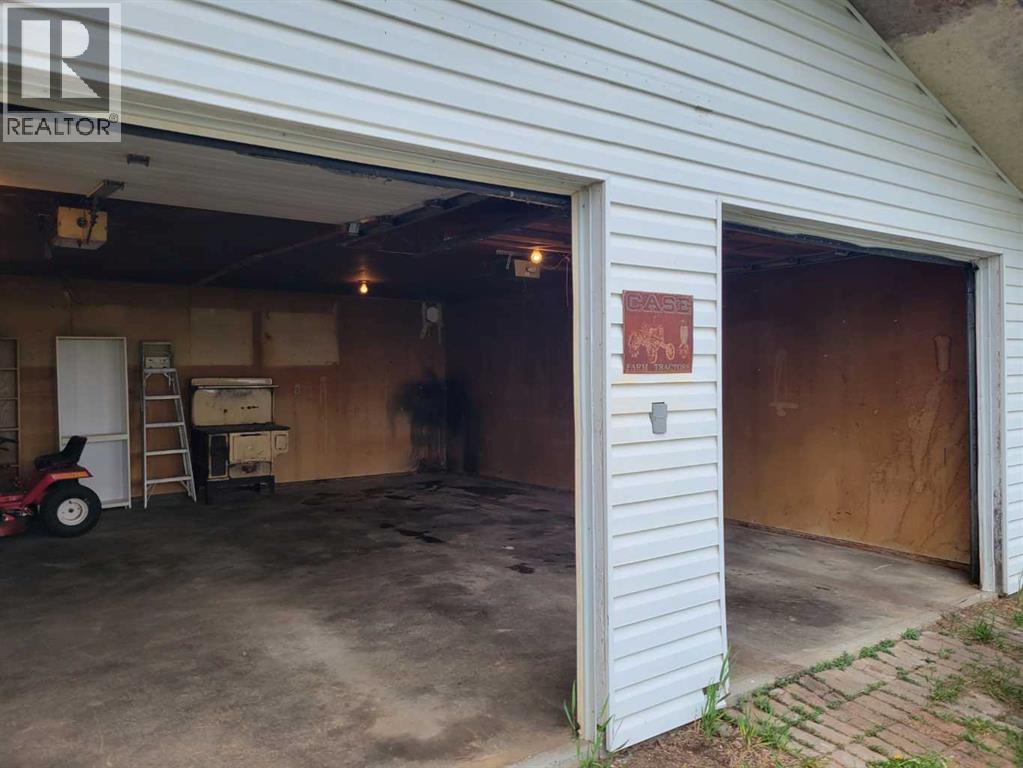 5205 52 Avenue - 41